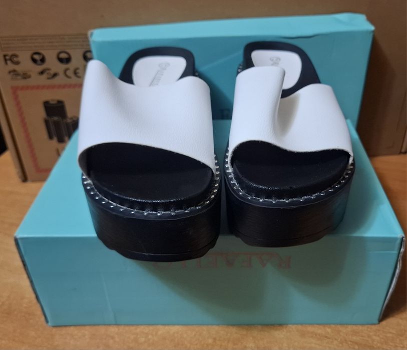 Жіночі шльопанці