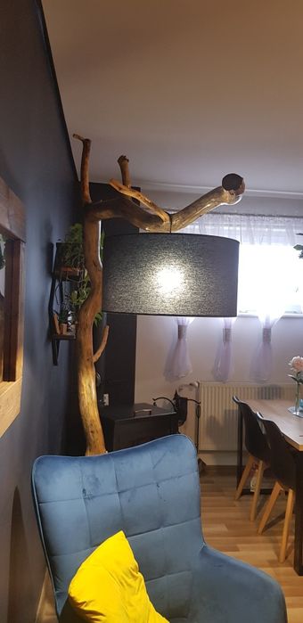 Lampa podłogowa konar drzewa