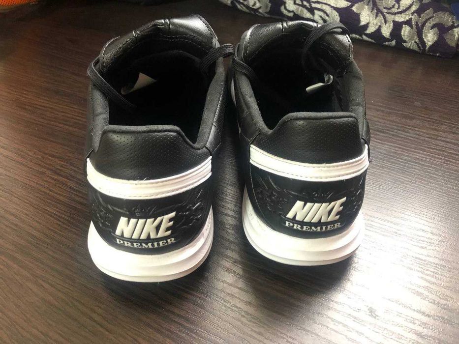 Футбольні кросівки Найк