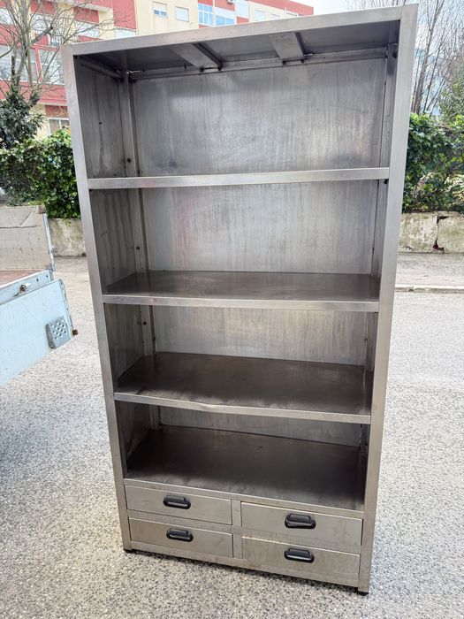 Armário em Inox para restauração