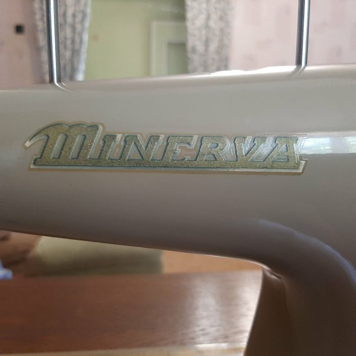 Швейная машинка Minerva с ножным приводом
