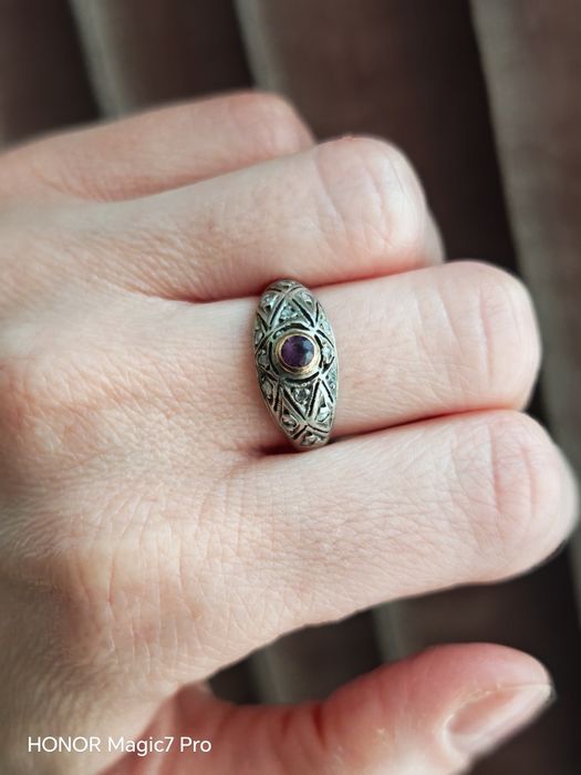 Pierścionek, złoto, srebro, diamenty, granat.