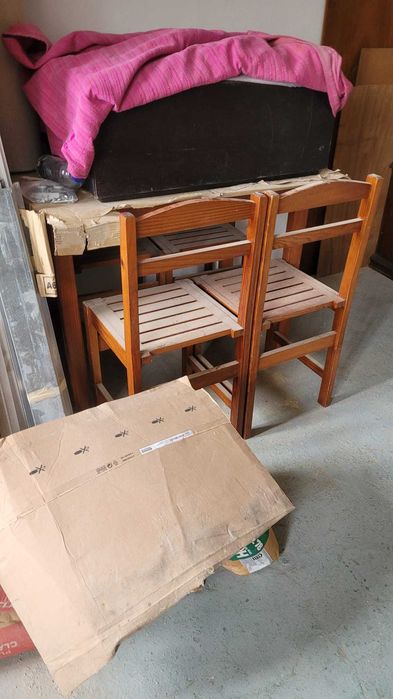 Mesa 4 cadeiras Madeira Bom estado