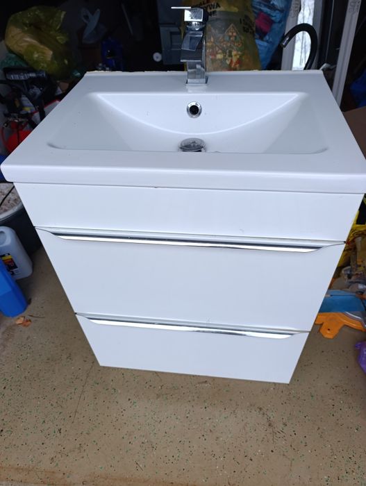 Szafka łazienkowa ze zlewem