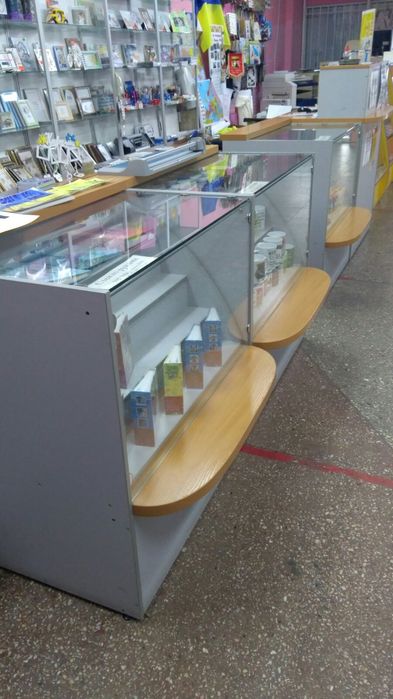 Витрины, качественные, легко доставать товар