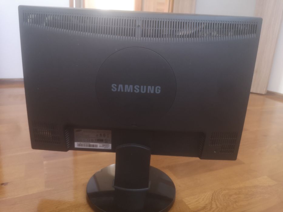 Sprzedam komputer z monitorem