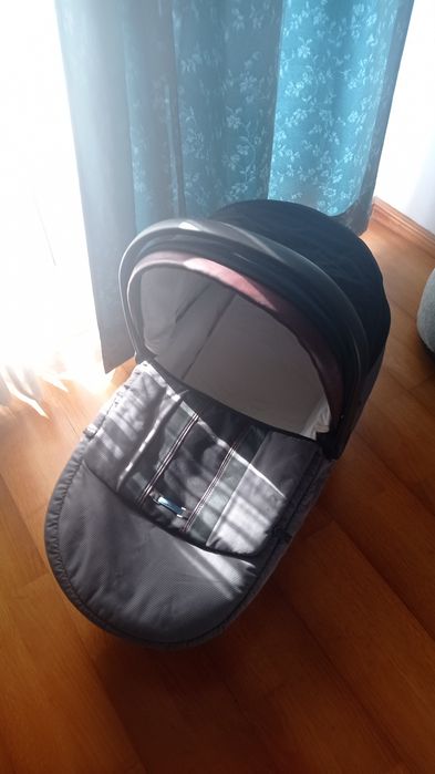 Trio Peg-Perego com cadeira alcofa, ovinho e suporte para carro