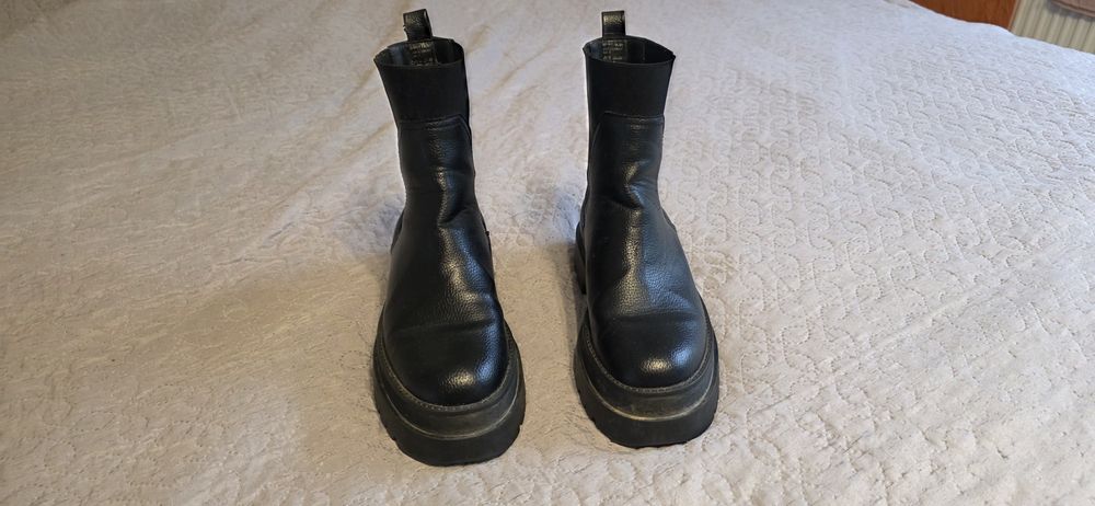 Botki Szybety na platformie