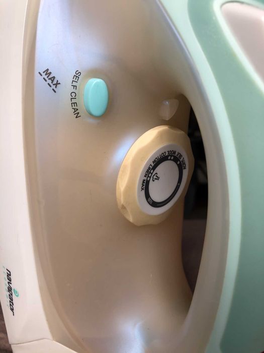 Праска Zelmer 28Z019, 2000 Вт. Стан чудовий, усе працює як треба.