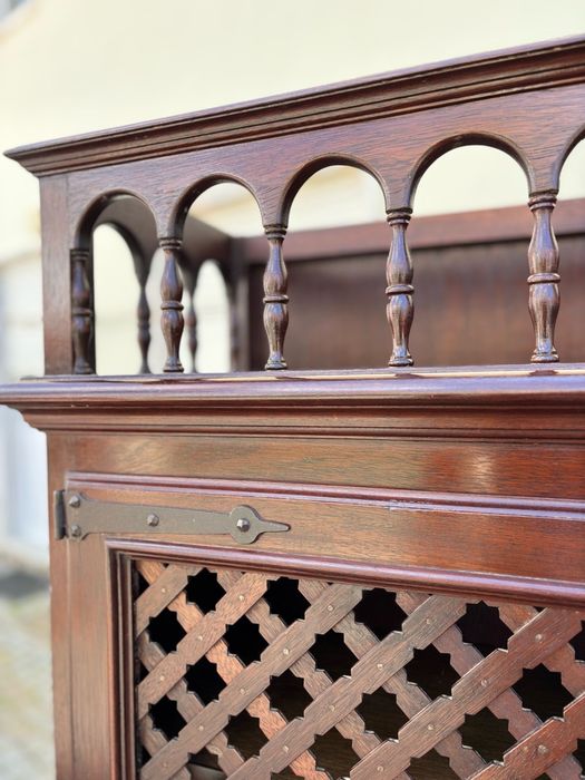 Escrivaninha clássica em madeira