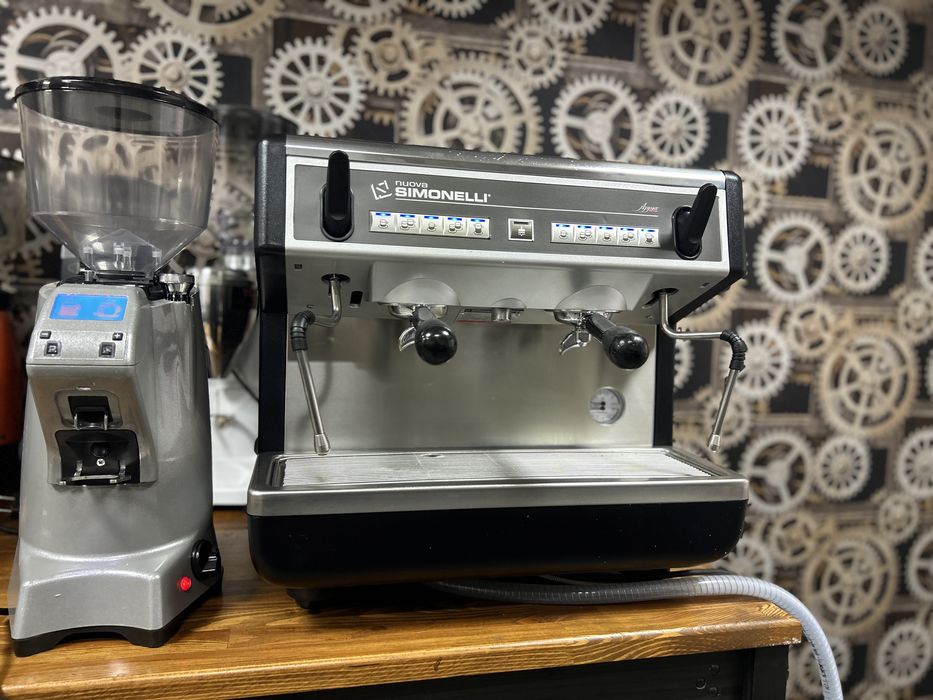 Кавомашина Nuova Simonelli висока група компакт