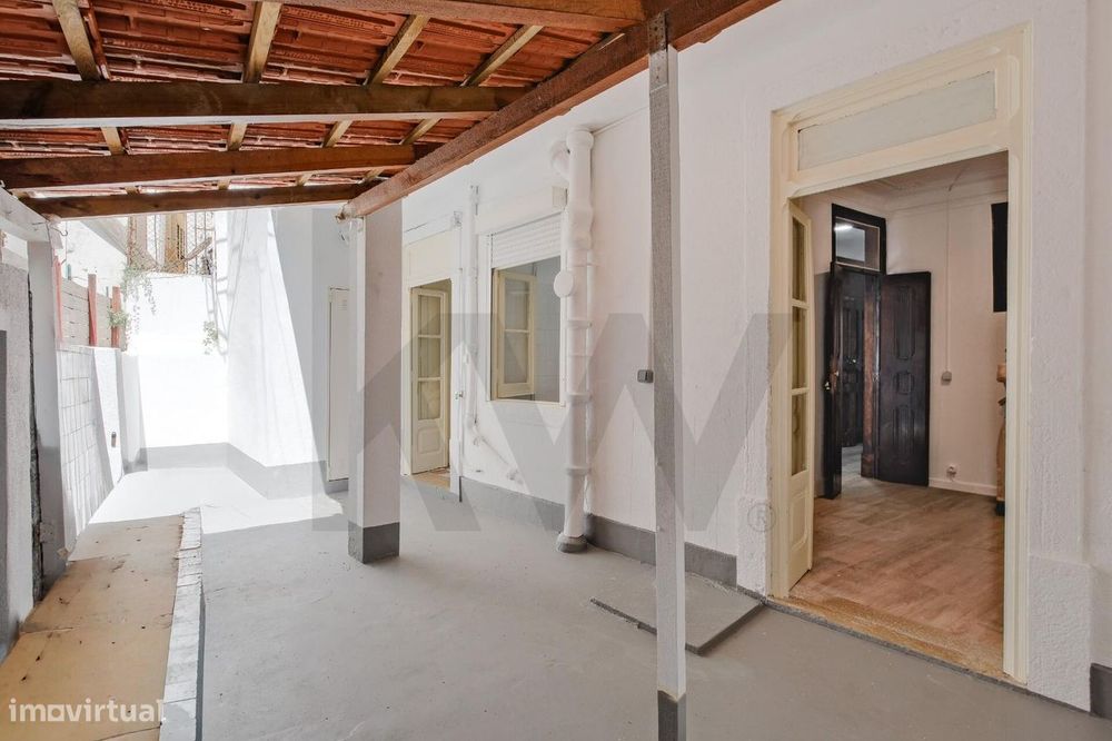 Apartamento T4 Remodelado com Terraço Privativo no Areeiro