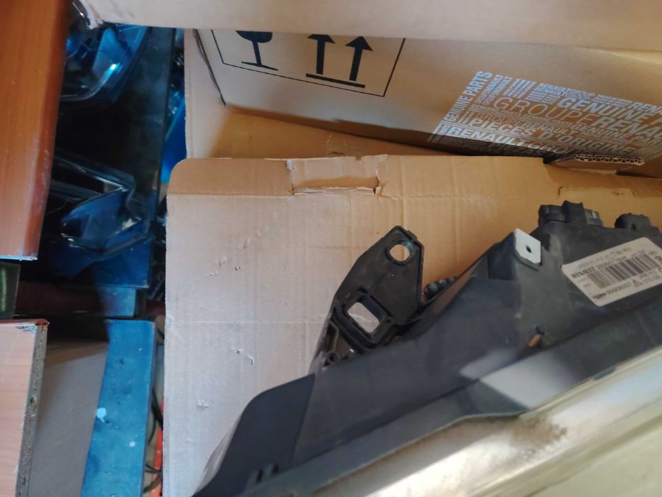 Sprzedam do renault scenic III lampę przednią lewą xenon