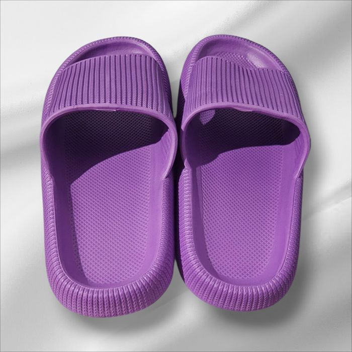 Nowe klapki z grubą podeszwą