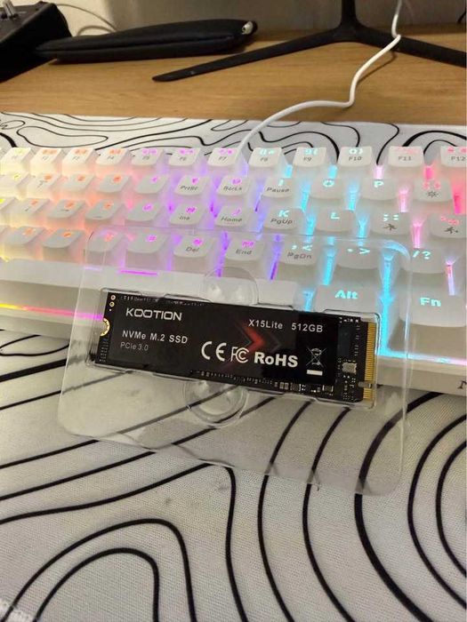 SSD 512GB nunca usado.