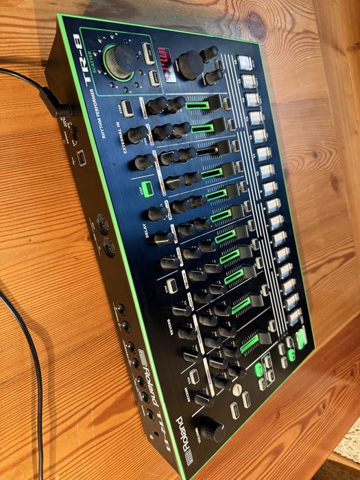 Roland Tr-8 com expansão 7x7