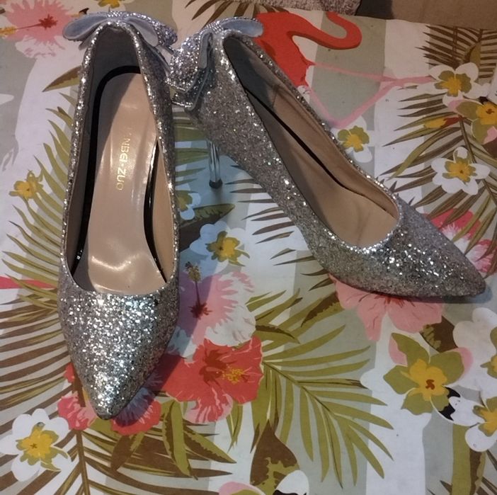 Sprzedam buty na szpilce