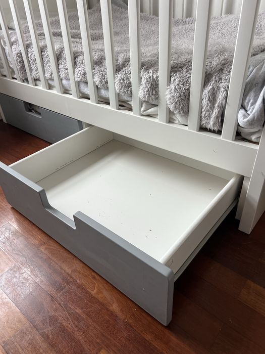 Cama bebé com colchão