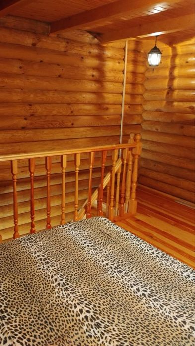 Дачний будиночок на причалі