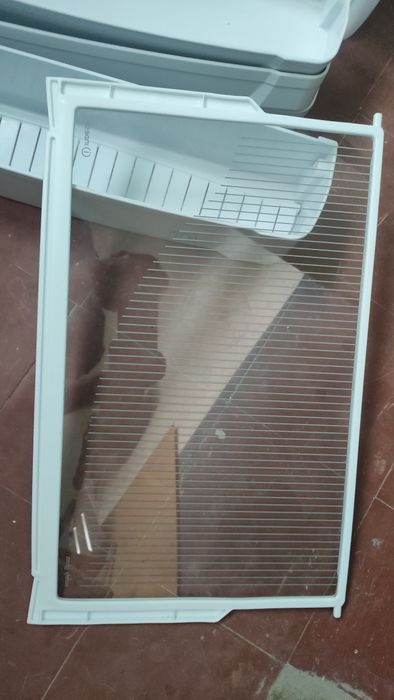Полки от холодильника Indesit