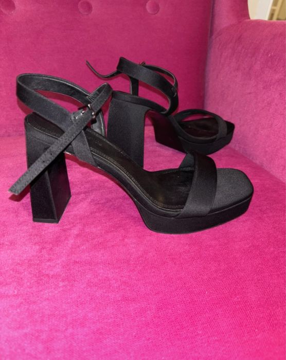 Sandałki na słupku