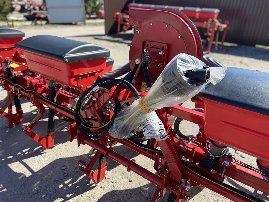 Соняшникова, кукурудзяна сівалка точного висіву УПС 8 завод DEMETRA