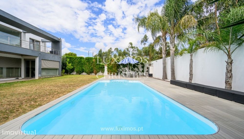 Moradia V5 com piscina e jardim, para venda, na Maia