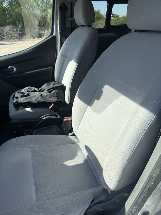 Ніссан ЄНВ200 гарна комплектація