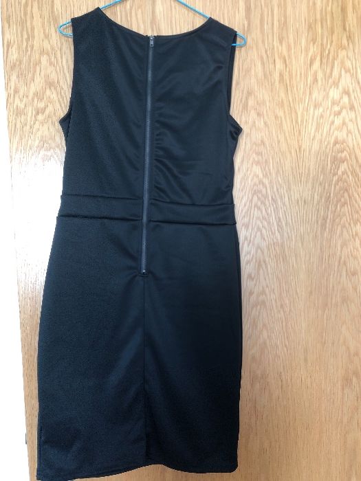 Vestido preto novo com aplicações - tamanho S