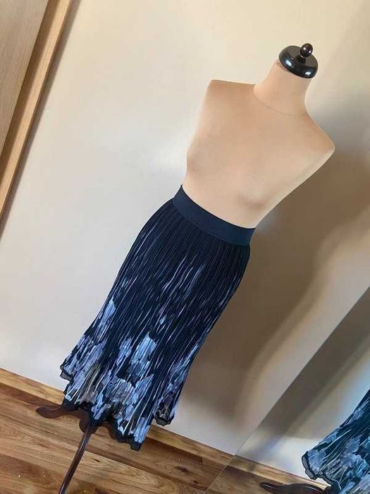 Xxl 44 46 +size plisowana spodnica wzor midi za kolano na gumie warstwy