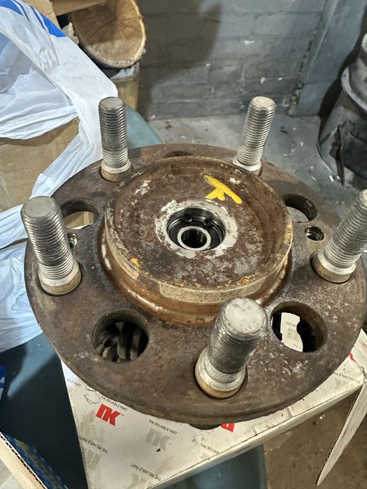 Ssang Yuong подшибник ступицы