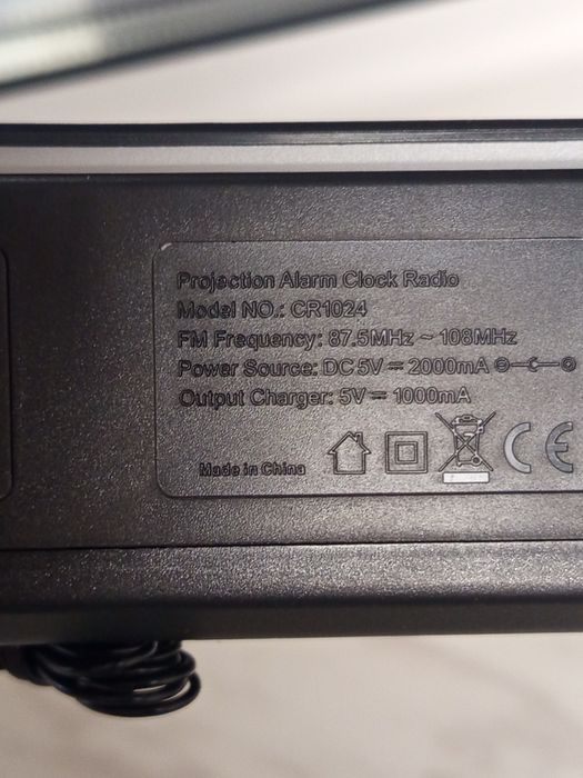 Nowoczesny Budzik z Projektorem i Radiem FM – Mesqool CR1024