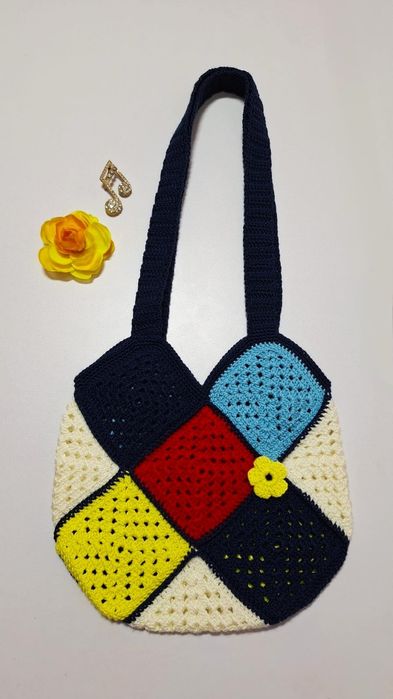 Malas em tricot feitas á mão