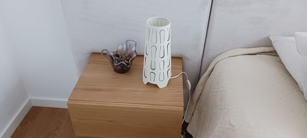 Candeeiro de mesinha de cabeceira Branco/ Troco