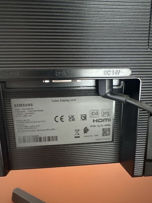 24" Samsung Monitor in Excellent Condition64751907898882122