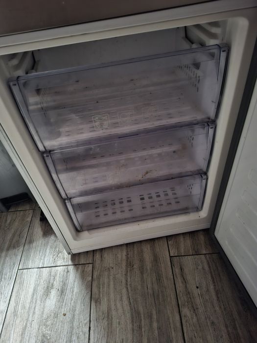 Lodówka uszkodzona