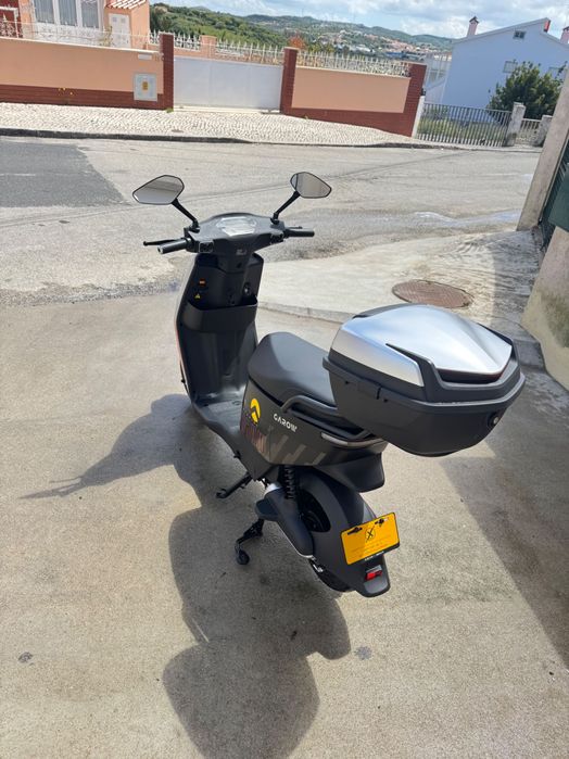 Scooter elétrica Garow TZ100 praticamente nova.