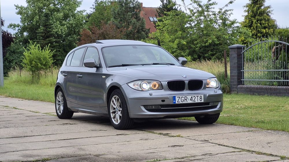 Bmw seria 1 e87 2.0 diesel 2009 rok polift bixenon Nawigacja Czujniki Grzane fotele idrive Szyberdach