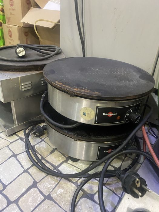 2 de lavar loiça industriais + 4 maquinas de Crepes