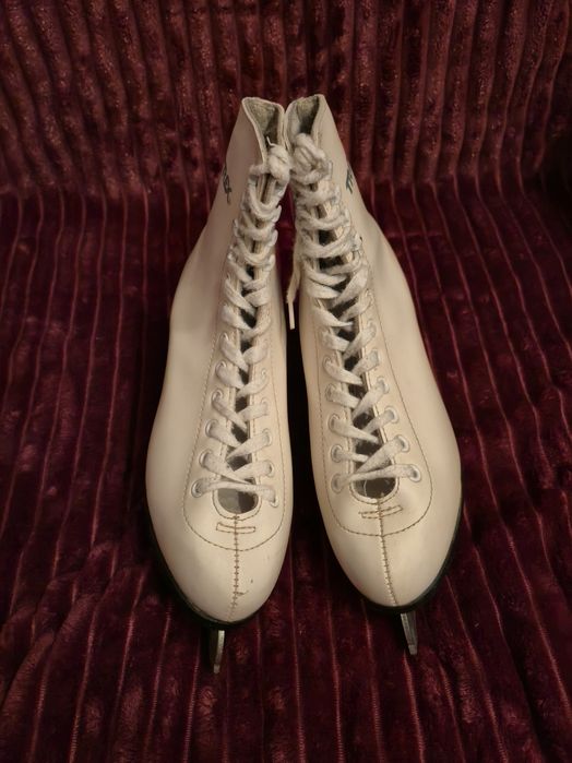 Białe łyżwy figuratywne TREX – Rozmiar 35