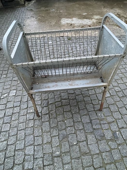 Manjedoura para ovelhas e cabras