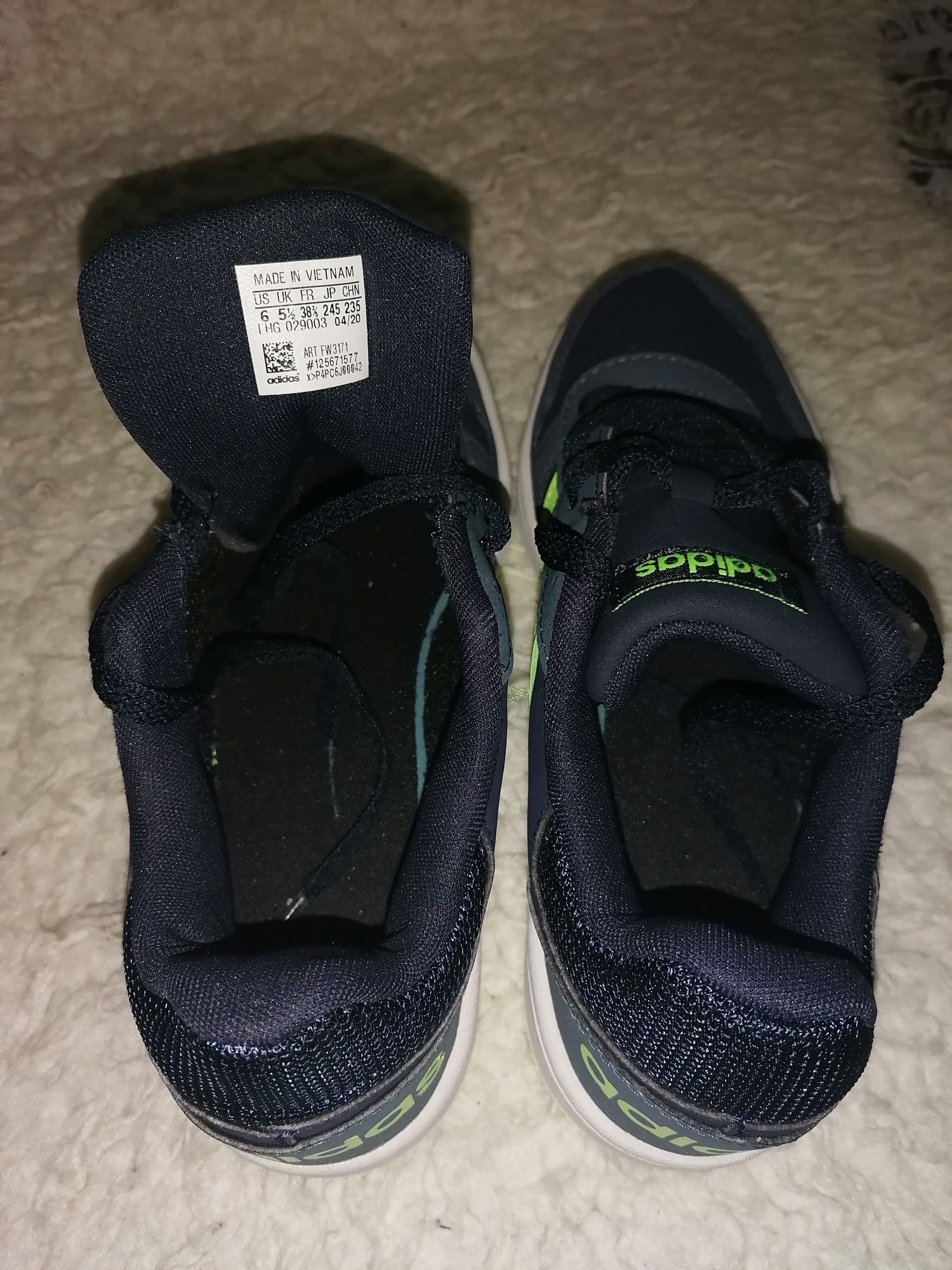 T nis Adidas n. 38 Botas Timberland n. 40 Vila Franca de Xira