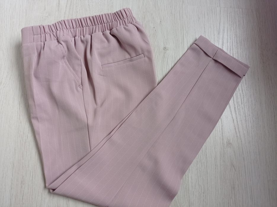 Spodnie z kantem House