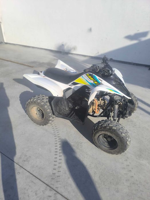 Moto Yamaha 90 raptor com 40 horas, gasolina de 2023.