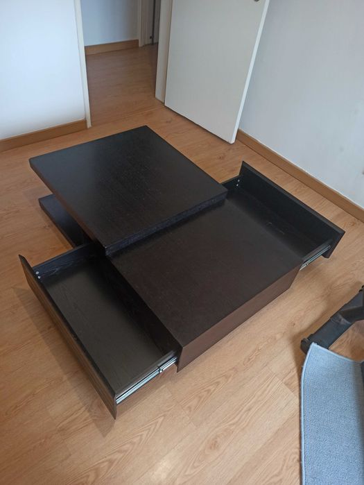 Mesa de Centro com Gavetas