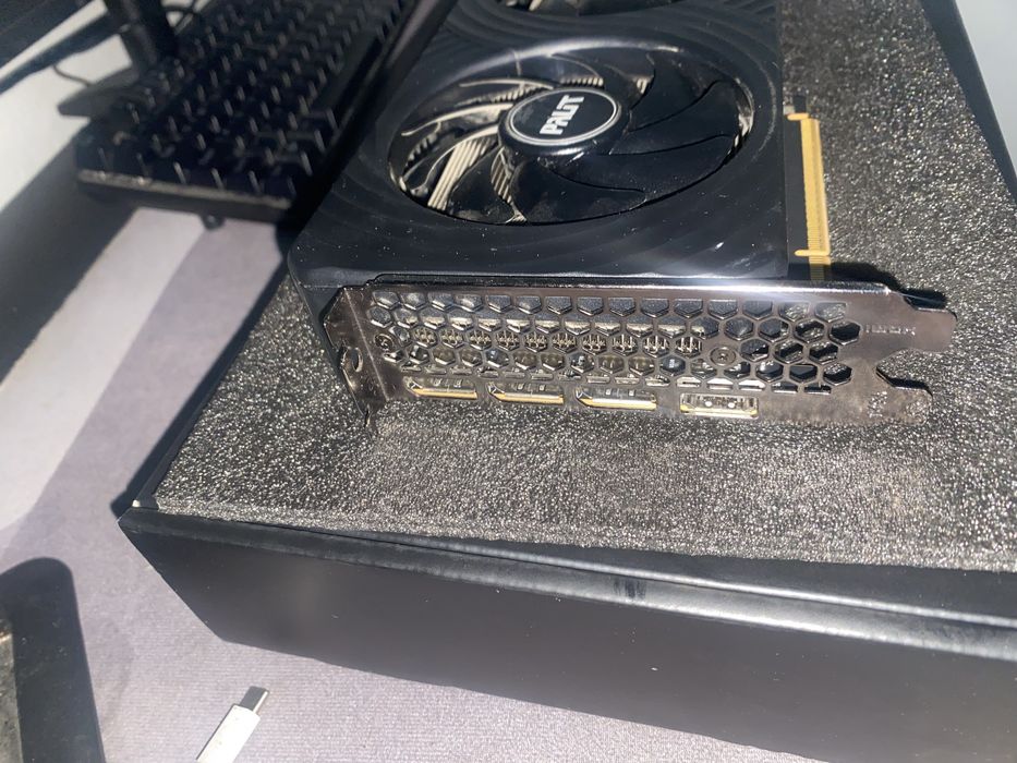 VENDO RTX 5050 8gb