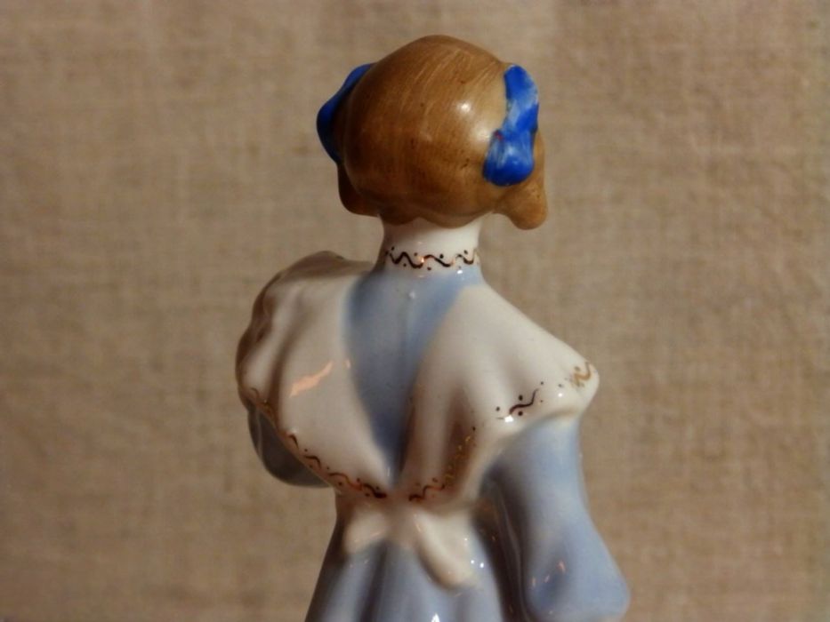 Статуэтка "ПЕРВОКЛАССНИЦА Девочка Школьница" Барановка фарфор СССР