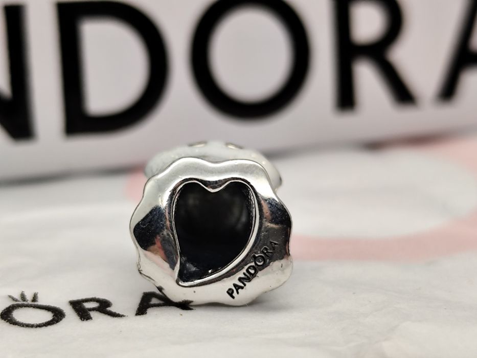 Conta fantasma da Pandora brilha no escuro