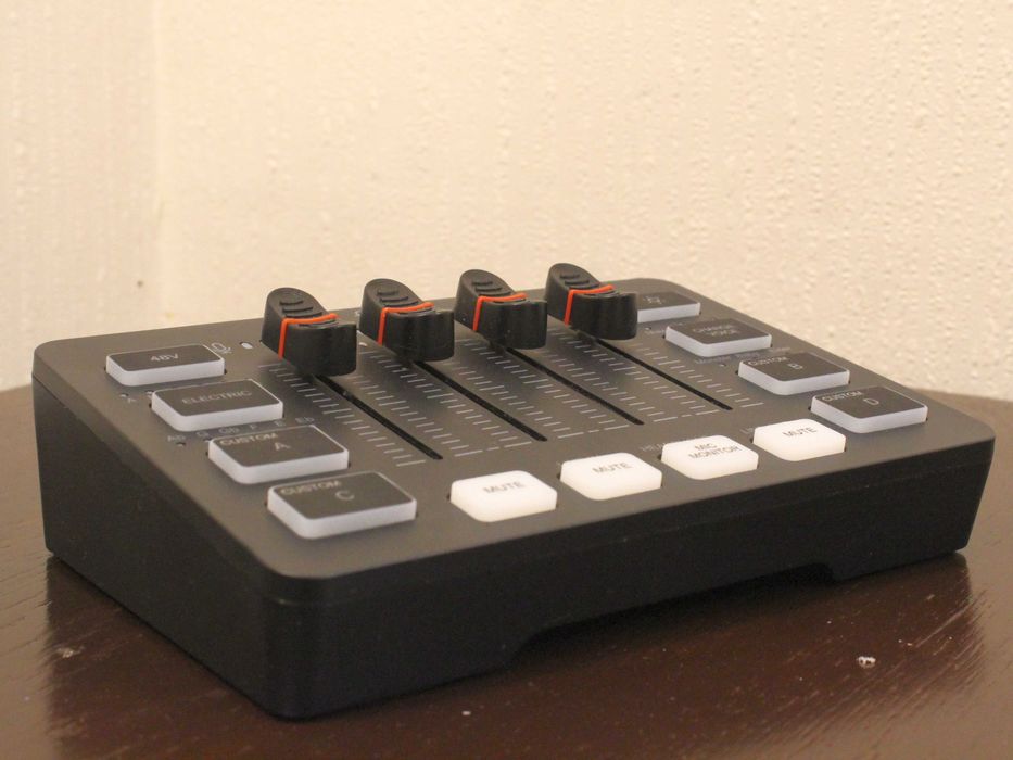 Продам мікшер Fifine SC3