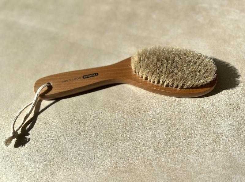 Дерев'яна щітка із натуральної щетини для сухого масажу 26 см titania